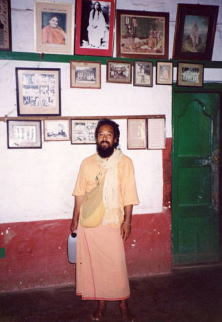Mooji in Sri Ramanasramam, Tiruvannamalai, India 1993